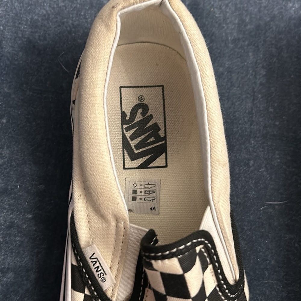Vans - Picture 9 of 10